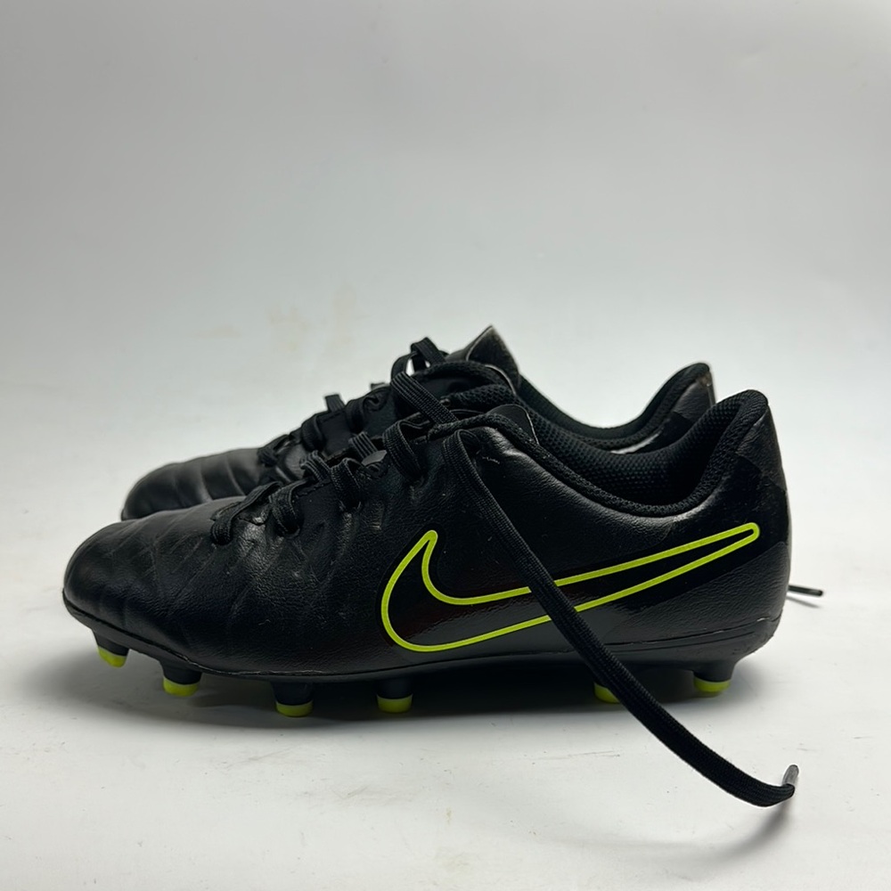 Nike Black and Green Athletic Soccer Shoes